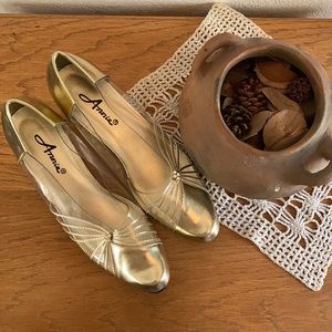 Elegant evening or special occasion heels 9-1/2WW